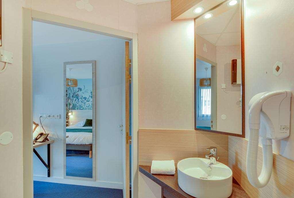 Brit Hotel Au Pays De Vitre Etrelles Room photo